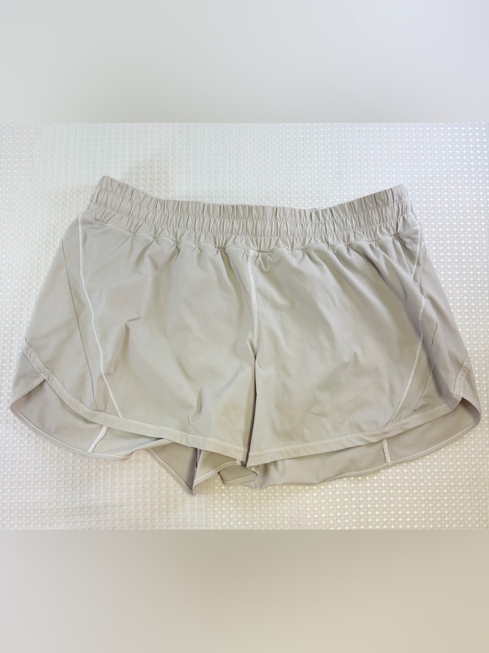 Lululemon Track That Mid-Rise Lined Short 5" Ivory Greige Stone Size 18 LW7AVKS